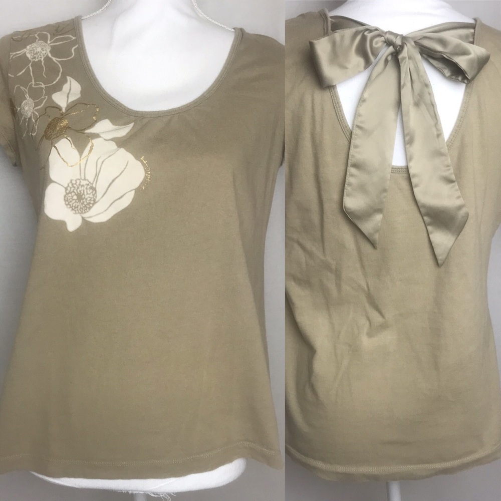 Short Sleeve Floral Tee with Bow In Back Sz L
